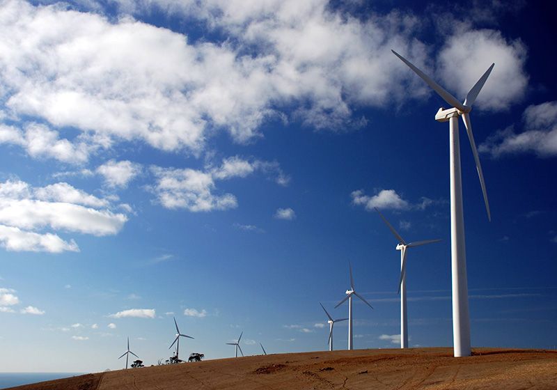 如何根據電力需求評估風力發電機的成本？